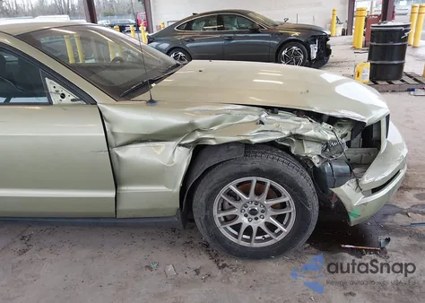 2005 Ford Mustang z USA, uszkodzony, nr VIN 1ZVFT80N555110772